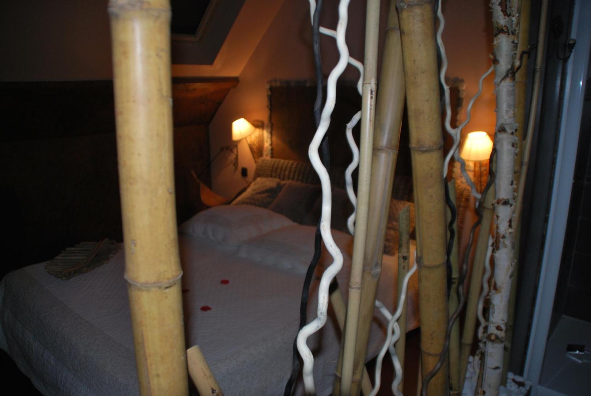 Chambres D Hotes ,Hotel ,Secret D'Une Nuit A Vicq Pres De Onnaing,Avec Piscine Phòng bức ảnh